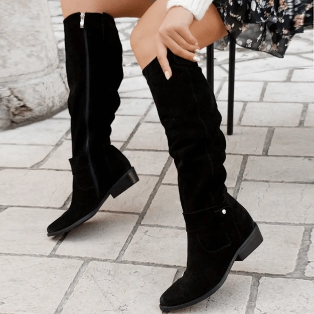 Women's Knee-High Suede Boots: Stylish & Comfortable